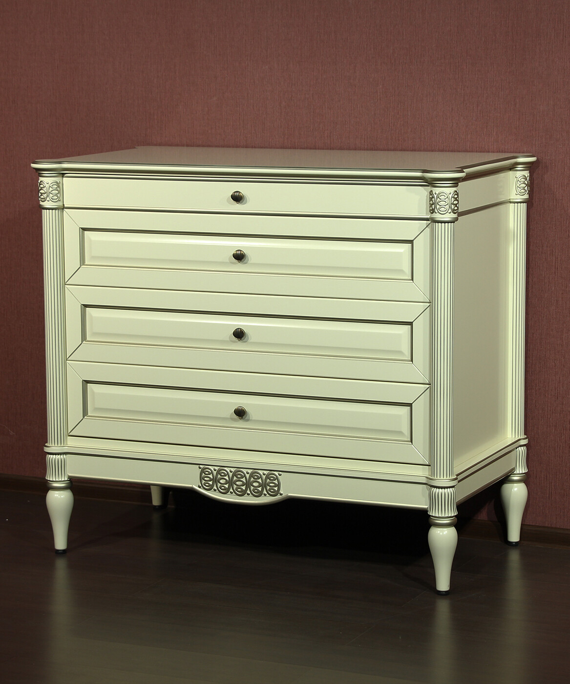 Комод Юта Грация-64 из массива в классическом стиле с элегантной отделкой и резными ножками