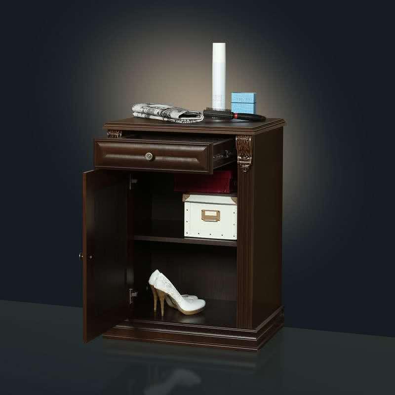 ����� ����