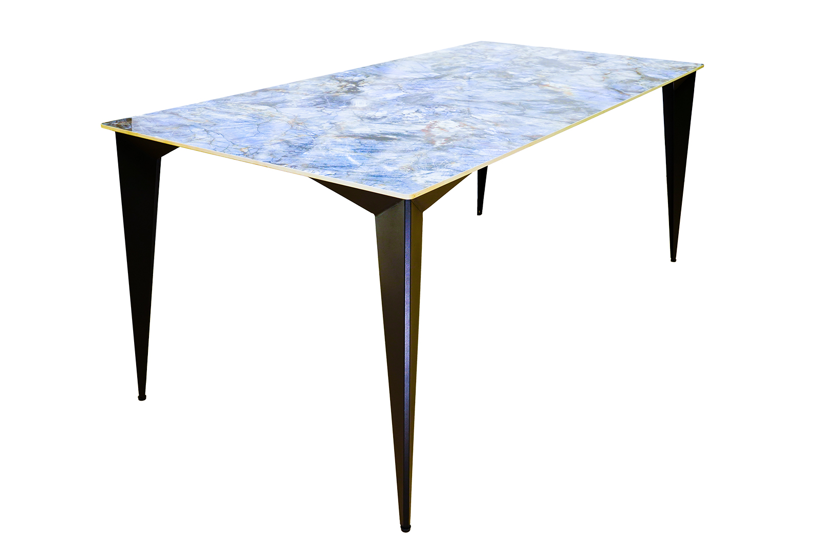 ���� ITavoli ������ 180 �� � ����� ��������� ����������� � ������� ������������� ��������